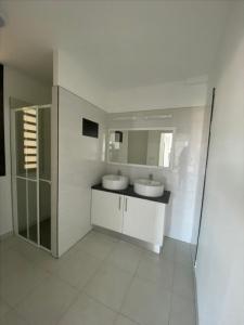 Louer Appartement 66 m2 Saint-pierre