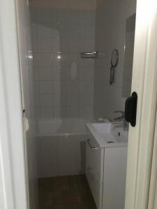 For rent Paris-19eme-arrondissement 2 rooms 39 m2 Paris (75019) photo 4