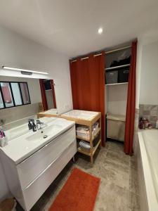 For sale CENTRE DU VILLAGE 3 rooms 65 m2 Herault (34530) photo 4
