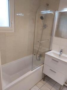For rent Lieusaint 2 rooms 45 m2 Seine et marne (77127) photo 3