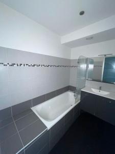 For rent Lyon-3eme-arrondissement 1 room 32 m2 Rhone (69003) photo 2