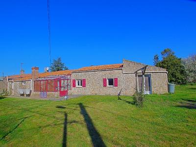 For sale 6 rooms 104 m2 Vendee (85150) photo 0