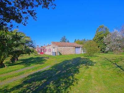 For sale 6 rooms 104 m2 Vendee (85150) photo 2
