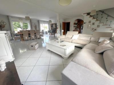 For sale Clayes-sous-bois 8 rooms 175 m2 Yvelines (78340) photo 3