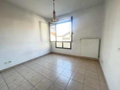 For rent Villeurbanne 2 rooms 50 m2 Rhone (69100) photo 2