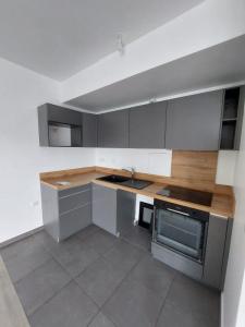 For rent Rueil-malmaison 3 rooms 70 m2 Hauts de Seine (92500) photo 1