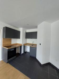 For rent Suresnes 2 rooms 39 m2 Hauts de Seine (92150) photo 0