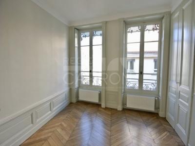 For rent Lyon-2eme-arrondissement 3 rooms 68 m2 Rhone (69002) photo 3