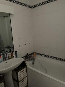 For sale St Eloi 1 room 28 m2 Herault (34000) photo 2