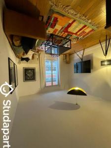 For rent Paris-18eme-arrondissement 1 room 11 m2 Paris (75018) photo 1