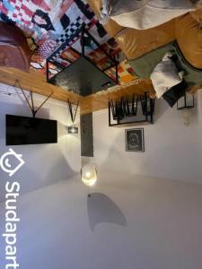For rent Paris-18eme-arrondissement 1 room 11 m2 Paris (75018) photo 2