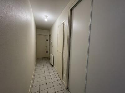 For rent Lyon-1er-arrondissement 2 rooms 69 m2 Rhone (69001) photo 4