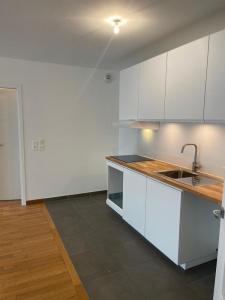 For rent Paris-16eme-arrondissement 3 rooms 71 m2 Paris (75016) photo 2