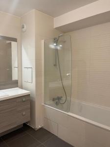 For rent Paris-16eme-arrondissement 3 rooms 71 m2 Paris (75016) photo 4