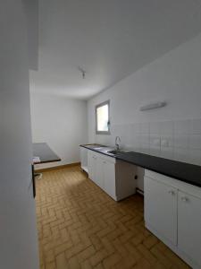 For rent Rueil-malmaison 2 rooms 48 m2 Hauts de Seine (92500) photo 2