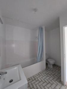 For rent Rueil-malmaison 2 rooms 48 m2 Hauts de Seine (92500) photo 4