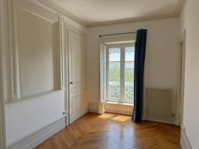 Louer Appartement Lyon-6eme-arrondissement 1240 euros