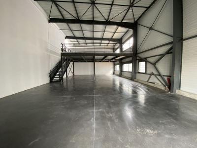 Louer Local commercial 288 m2 Marclopt