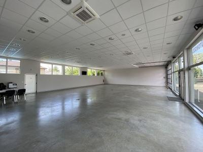 Louer Local commercial 255 m2 Saint-andre-le-puy