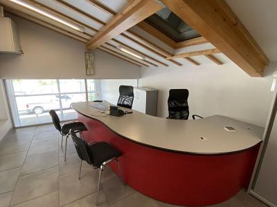 Louer Local commercial Saint-andre-le-puy 21600 euros