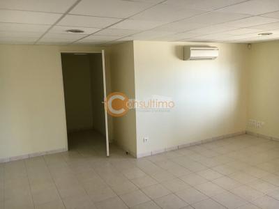 Louer Bureau 63 m2 Montussan