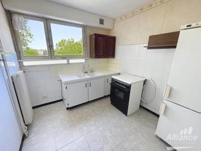 For sale Montbeliard 3 rooms 65 m2 Doubs (25200) photo 2