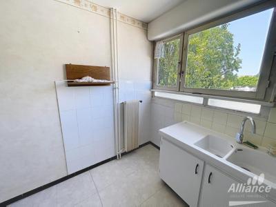 For sale Montbeliard 3 rooms 65 m2 Doubs (25200) photo 3