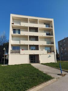 For rent Laudun 4 rooms 72 m2 Gard (30290) photo 0