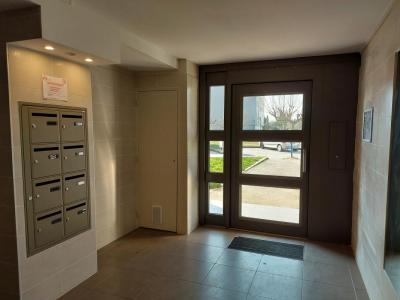 For rent Laudun 4 rooms 72 m2 Gard (30290) photo 2