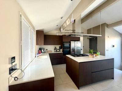For sale Marseille-8eme-arrondissement 6 rooms 155 m2 Bouches du Rhone (13008) photo 2