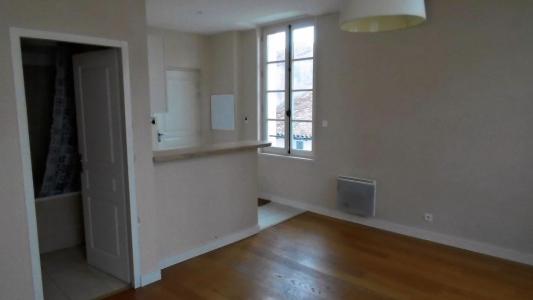 For rent Saintes 1 room 24 m2 Charente maritime (17100) photo 1