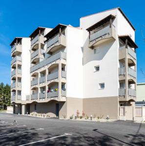 For rent Orange 2 rooms 56 m2 Vaucluse (84100) photo 2