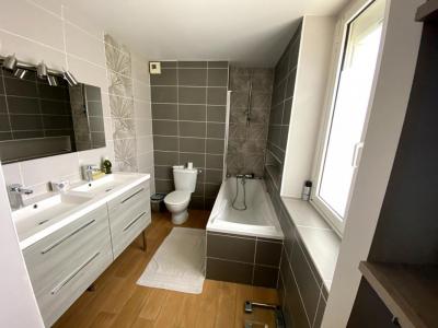For sale Lorient 5 rooms 104 m2 Morbihan (56100) photo 4