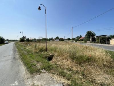 For sale Mehun-sur-yevre 1279 m2 Cher (18500) photo 2