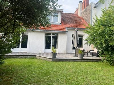For sale Nantes 8 rooms 196 m2 Loire atlantique (44000) photo 0