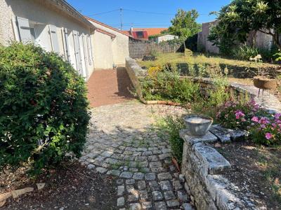 For sale Nanteuil 5 rooms 96 m2 Deux sevres (79400) photo 1
