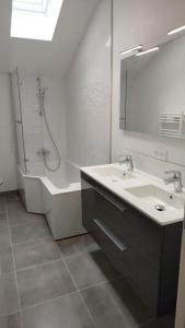 For sale Saint-laurent-de-la-pree 6 rooms 162 m2 Charente maritime (17450) photo 4