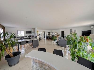 For sale Chateaubernard 7 rooms 208 m2 Charente (16100) photo 2