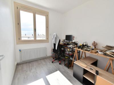 For sale Issoudun 4 rooms 68 m2 Indre (36100) photo 4