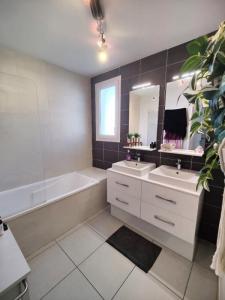 For sale Domene 4 rooms 77 m2 Isere (38420) photo 4