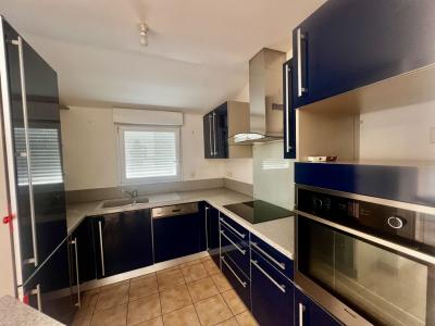 For sale AU CALME RSIDENTIEL 3 rooms 65 m2 Gard (30800) photo 2