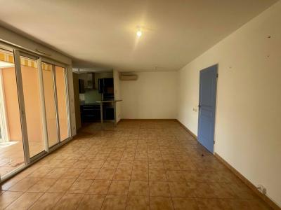 For sale AU CALME RSIDENTIEL 3 rooms 65 m2 Gard (30800) photo 3
