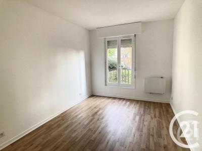 Louer Appartement Thiais 904 euros