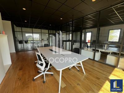 Louer Commerce 1293 m2 Entraigues-sur-la-sorgue