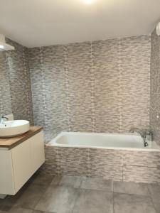 For rent Dardilly 2 rooms 43 m2 Rhone (69570) photo 3