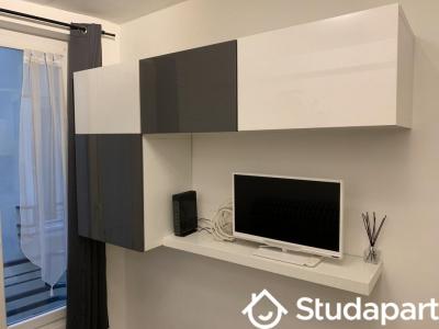 Louer Appartement 18 m2 Paris-18eme-arrondissement