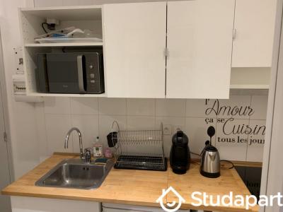 Louer Appartement Paris-18eme-arrondissement 990 euros