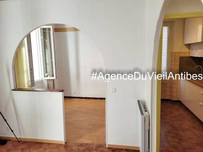 Louer Appartement Antibes 610 euros