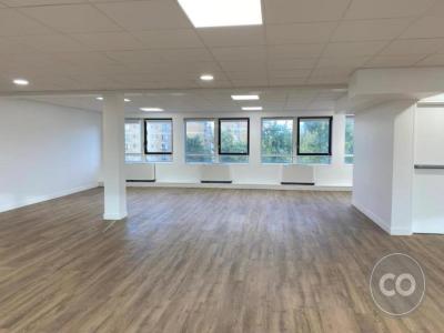 For rent Issy-les-moulineaux 1648 m2 Hauts de Seine (92130) photo 3