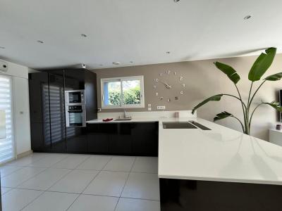 For sale Perols 6 rooms 160 m2 Herault (34470) photo 2